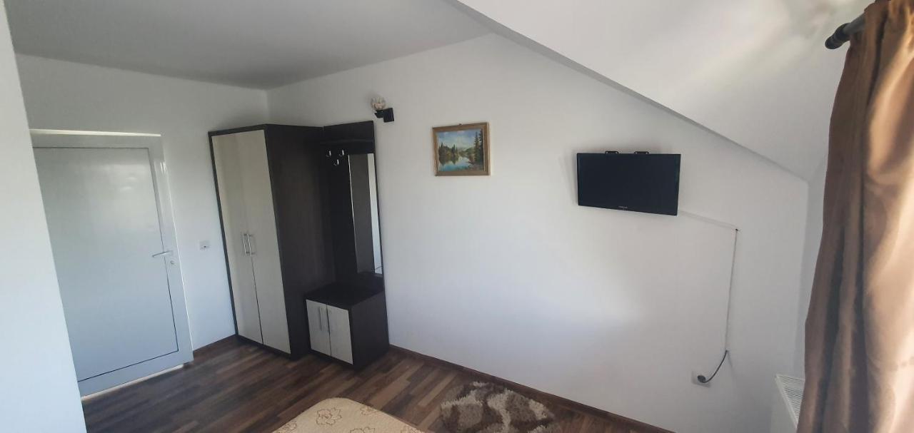 Casa Silvia Hotel Capatineni-Ungureni Ngoại thất bức ảnh