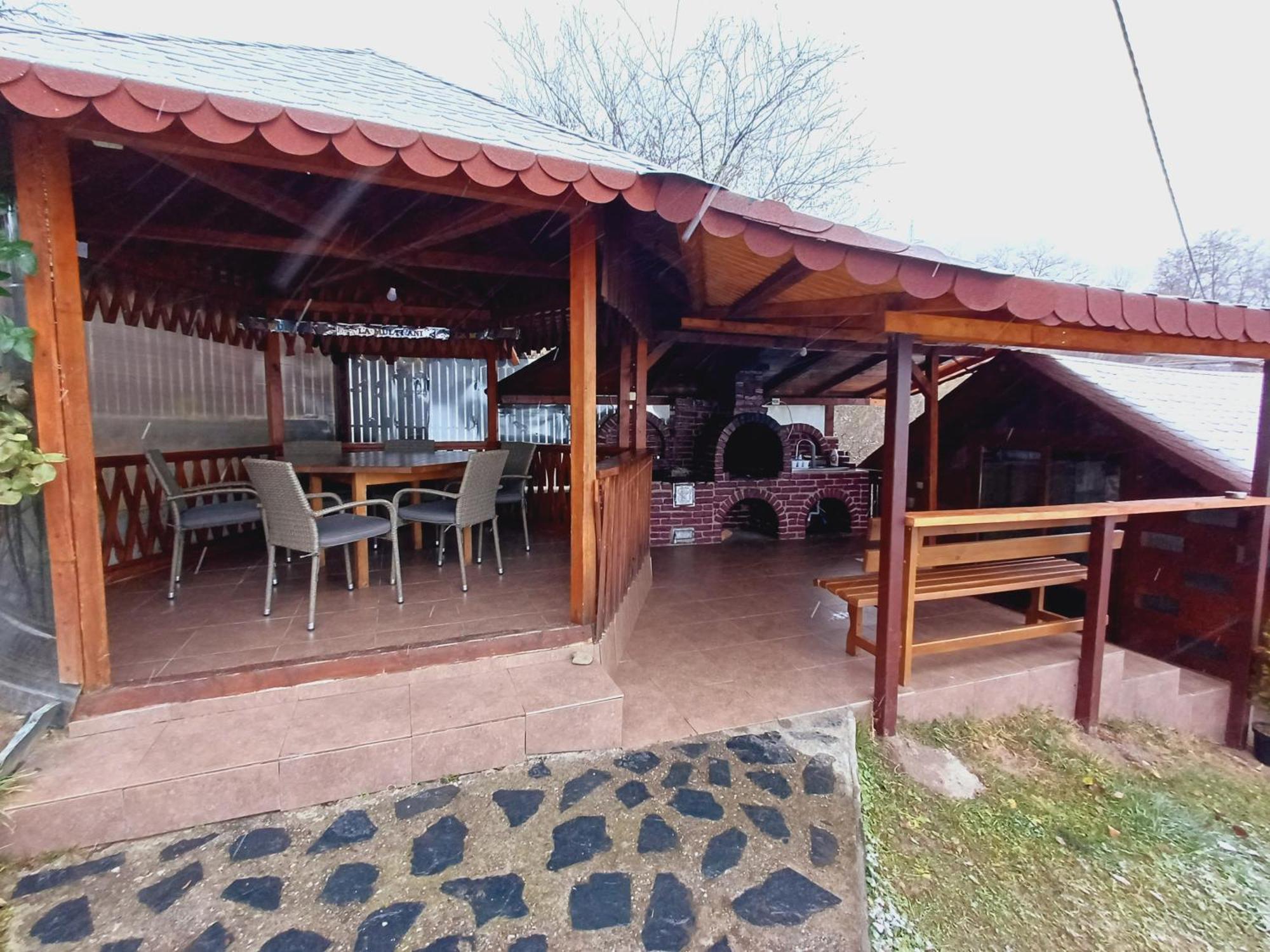 Casa Silvia Hotel Capatineni-Ungureni Ngoại thất bức ảnh