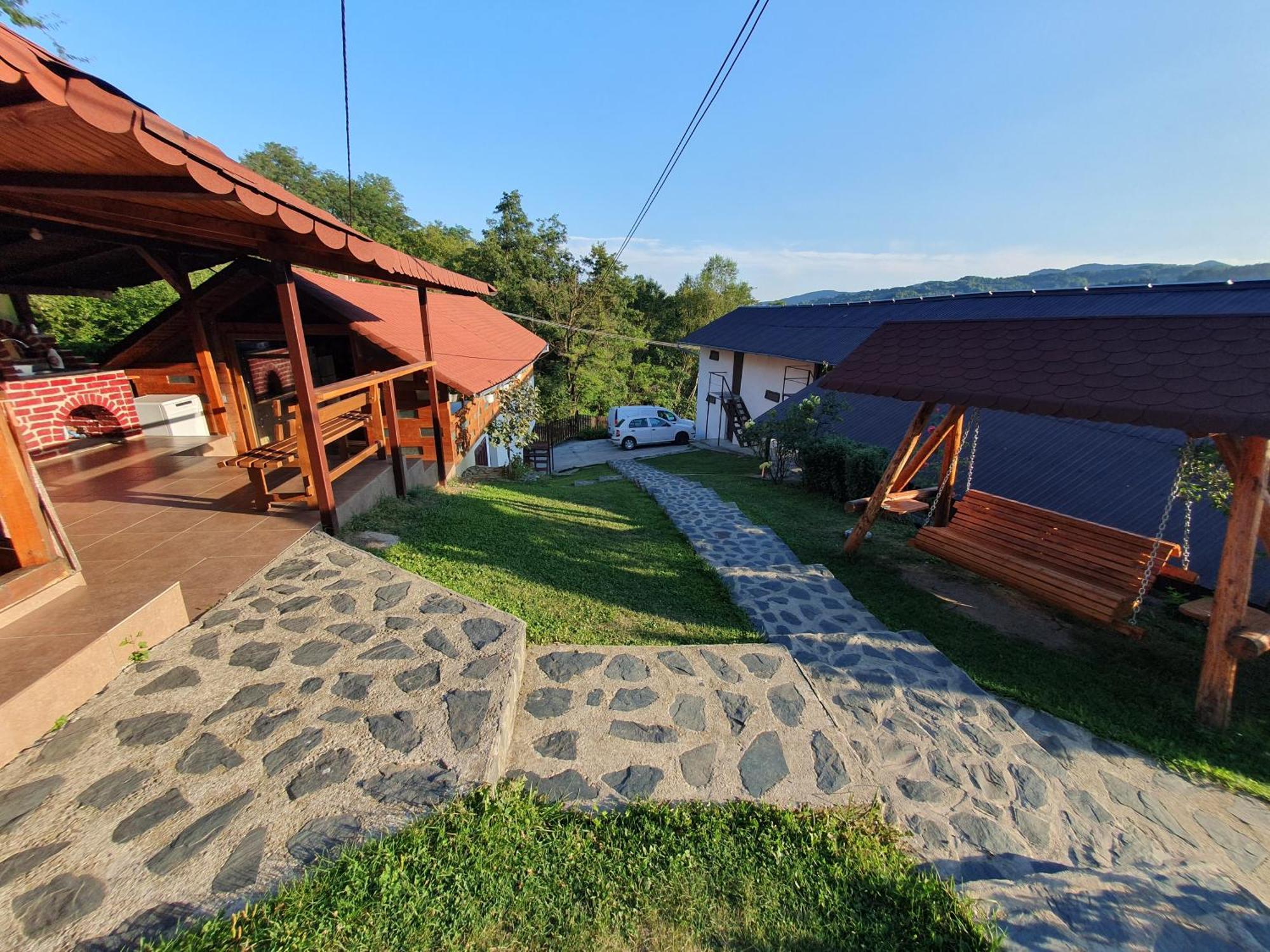 Casa Silvia Hotel Capatineni-Ungureni Ngoại thất bức ảnh